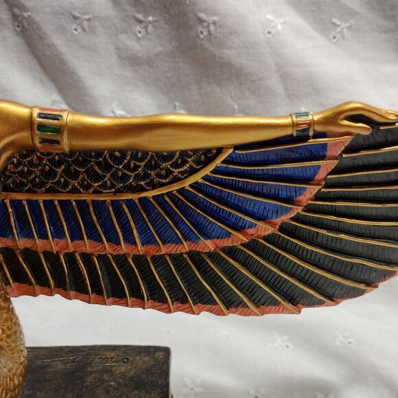 🎬 Ancient Egyptian Goddess Isis Open Wings Statue - Picture 3 of 9